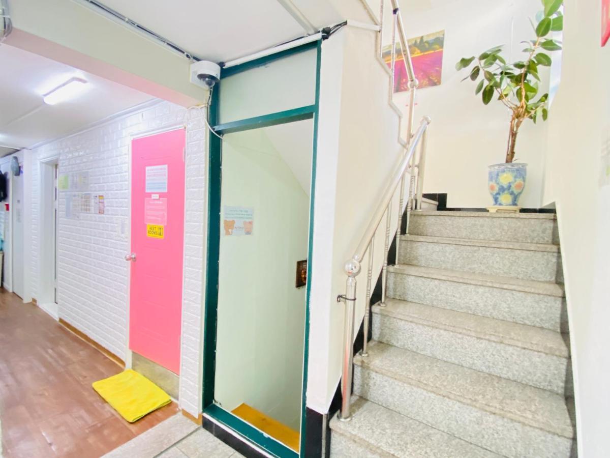 Aroha Guesthouse Seoul Station Exterior photo