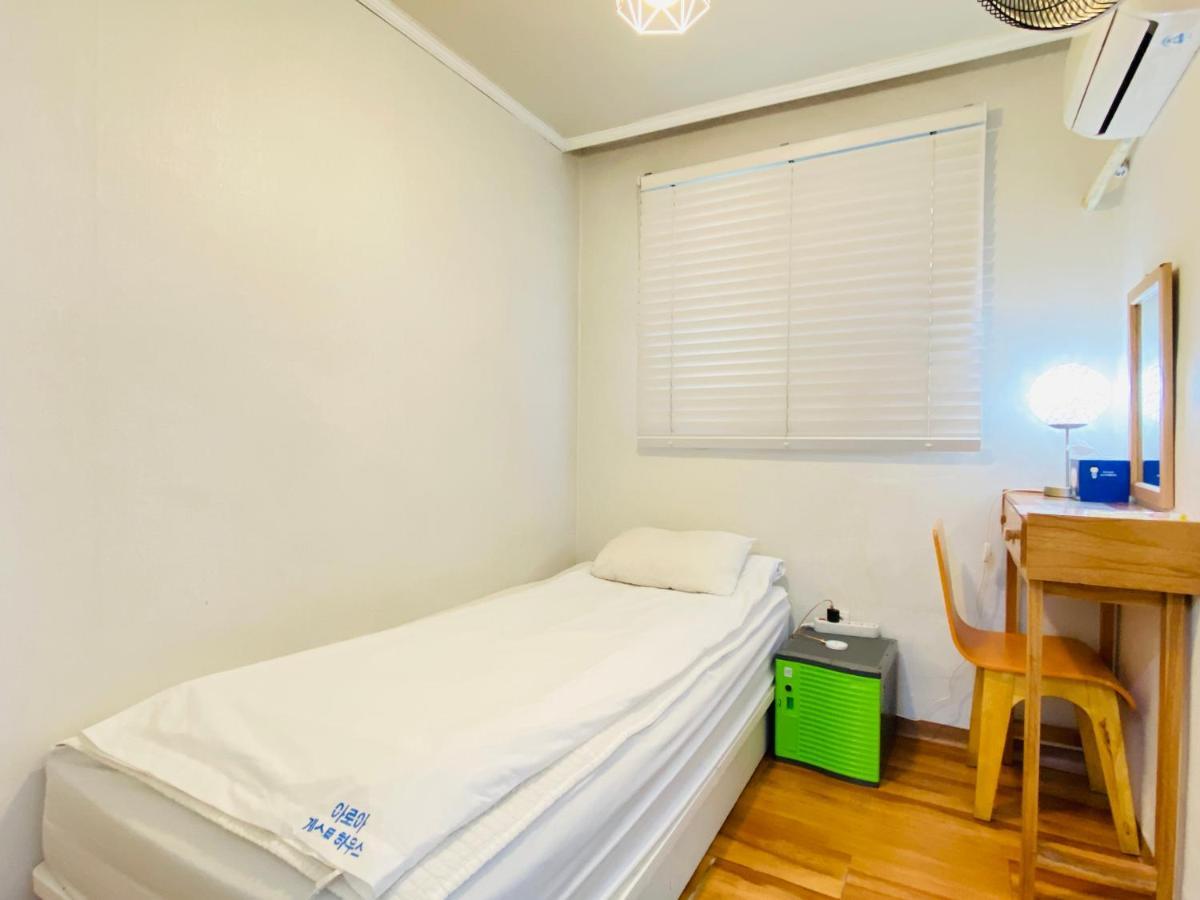 Aroha Guesthouse Seoul Station Exterior photo